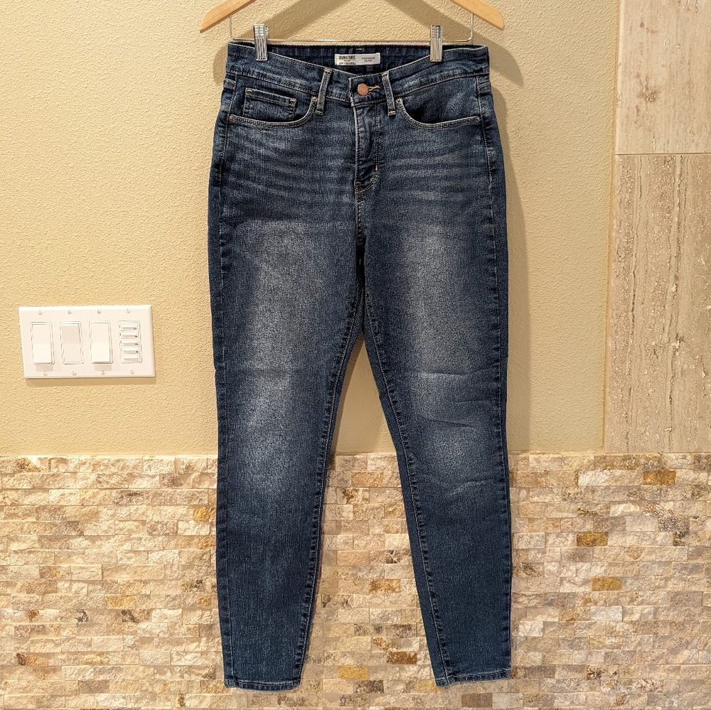Levi's Signature totally shaping skinny jeans size 8